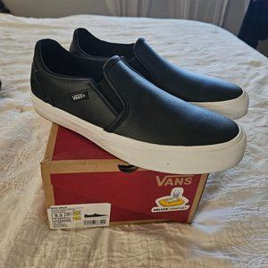 Vans Deluxe comfort ( tumble leather) size 9 1/2 fits like a 9